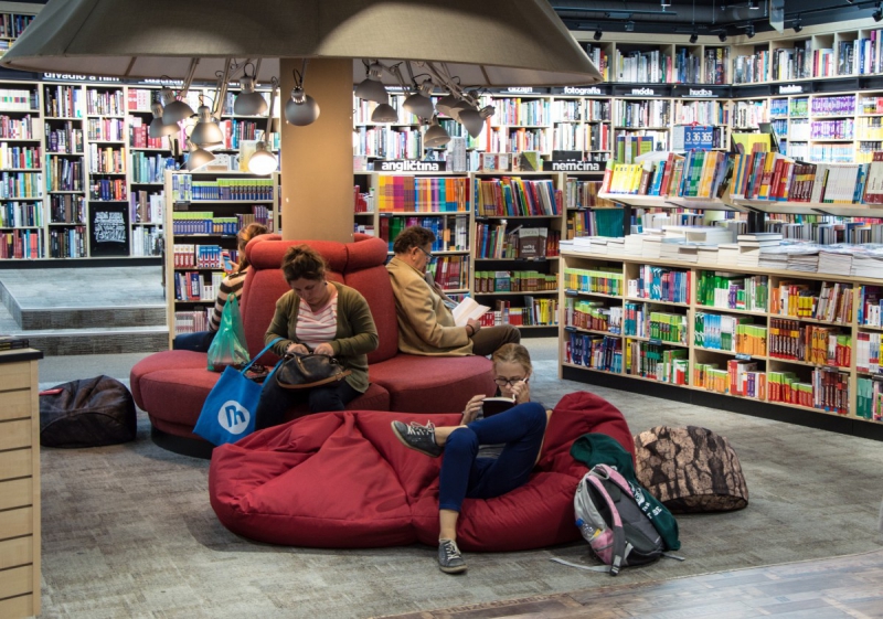 ecommerce-MANDELIEU LA NAPOULE-min_books_bookstore_book_reader_readers_reading_shop_sale_books-849006
